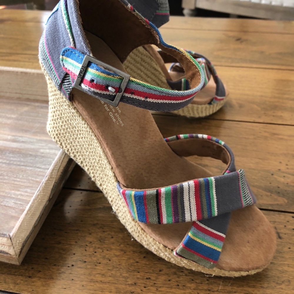 Toms Size 6.5 Wedge